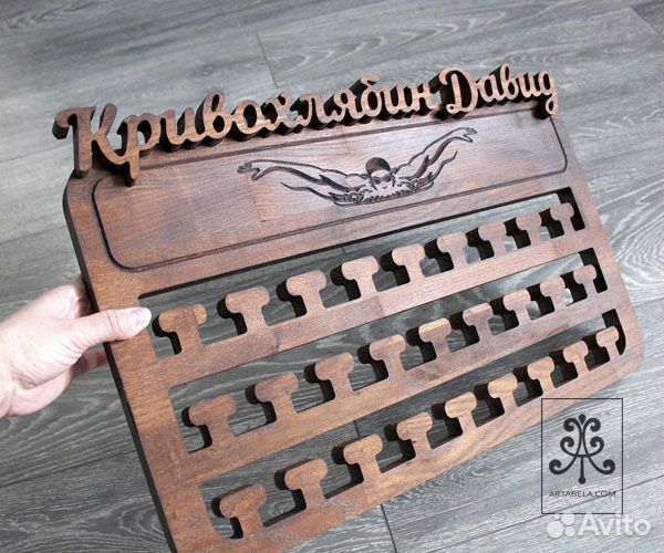 Деревянная медальница из дуба