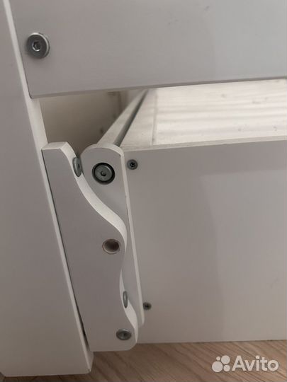 Детская кроватка с маятником и ящиком