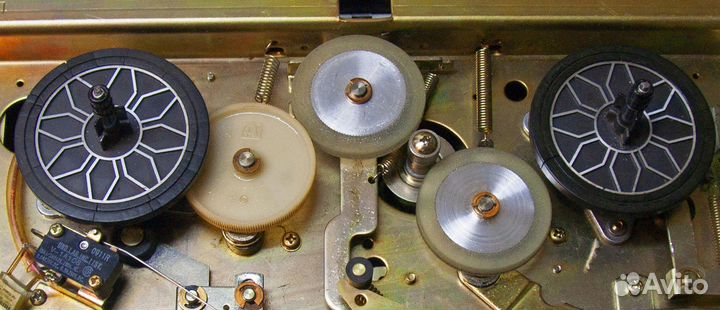 Прижимной ролик akai GX 4000 черный