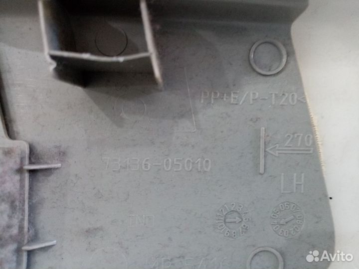 Обшивка центральной стойки Toyota Avensis II