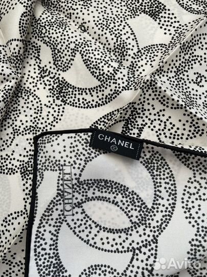 Шелковый платок Chanel в брендовой коробке