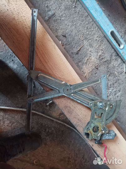 Стеклоподъемник п/пSuzuki Swift 2 рест. 1999г