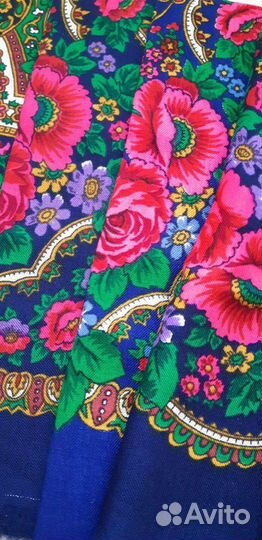 Платок шерстяной новый 70х70 цветочный принт