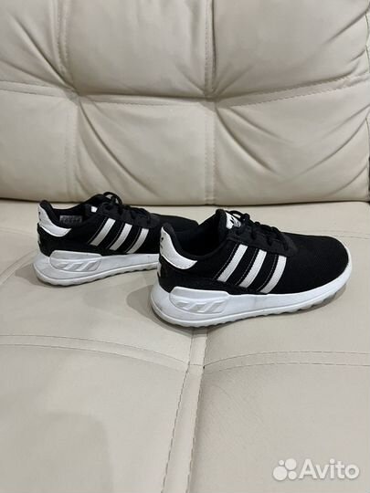 Кроссовки детские adidas 24