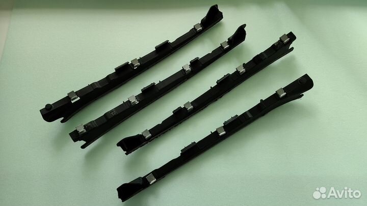 Кронштейн уплотнителя двери Ауди А5 (8T)