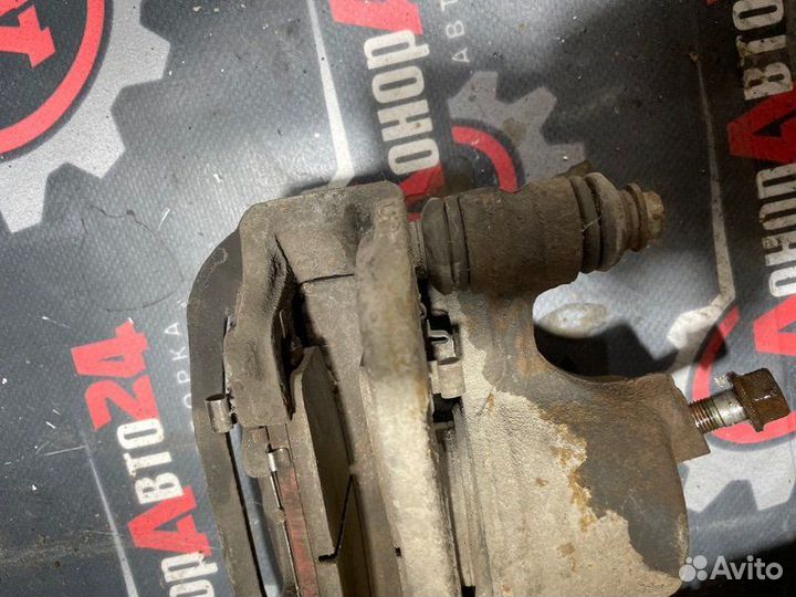 Суппорт тормозной передний правый Toyota Tercel