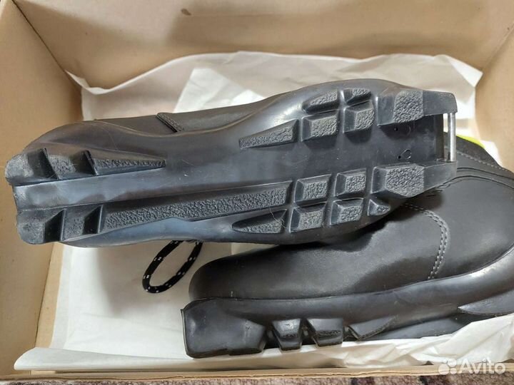 Продам лыжные ботинки