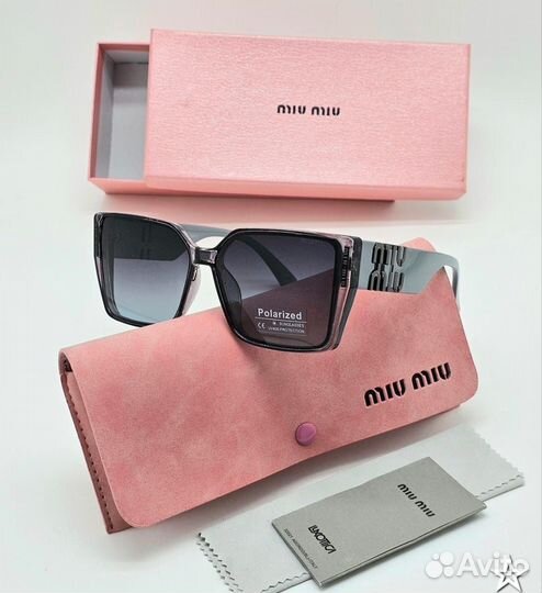 Солнцезащитные очки Miu Miu