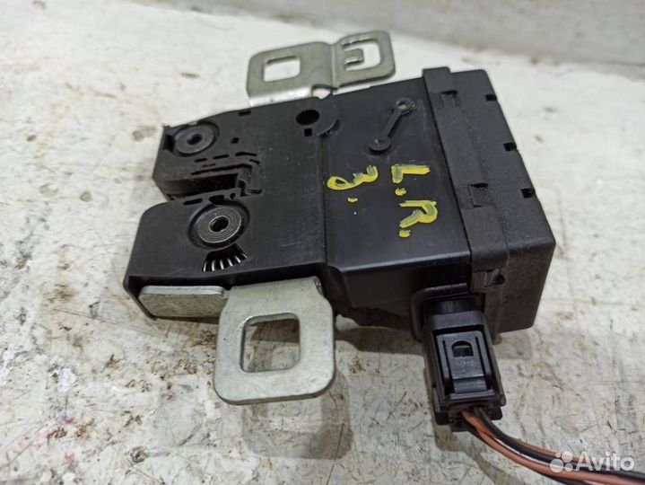 Замок двери багажника