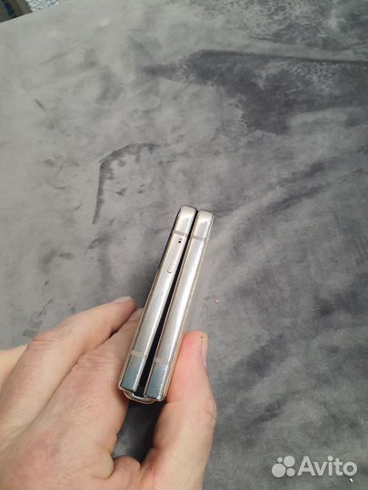 Samsung Galaxy Z Flip4, 8/256 ГБ