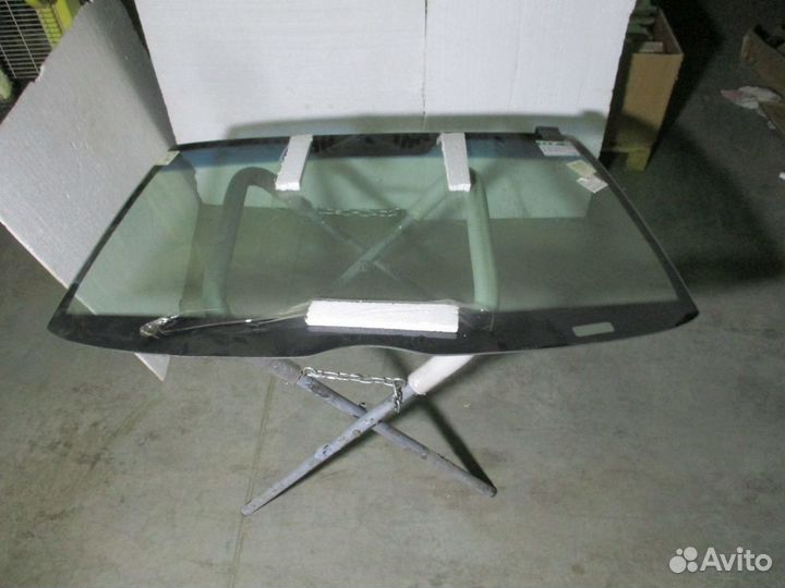 Стекло лобовое Mercedes C W202