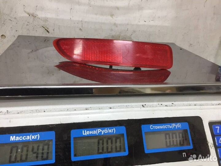 Светоотражатель заднего бампера левый