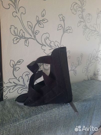 Деротационный сапожок при переломе шейки бедра