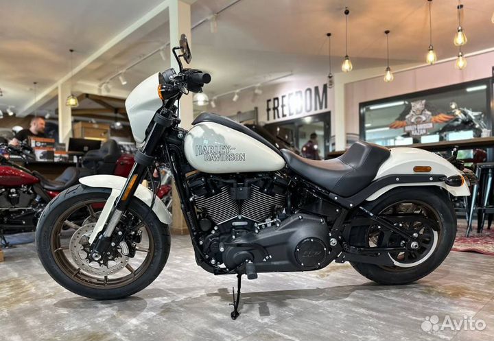 Low Rider S 117 2023 White Sand Pearl