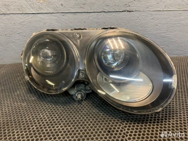 Фара ксеноновая передняя правая Bentley