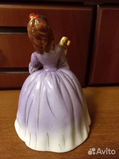 Статуэтка фарфор Дама с лирой