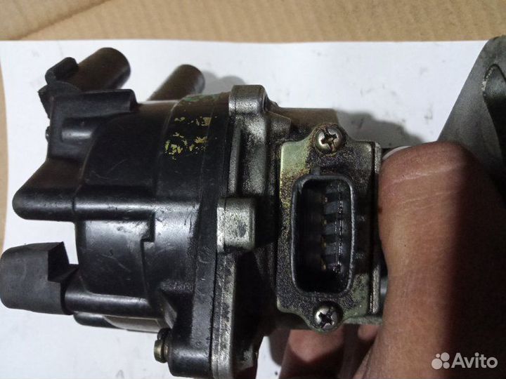 Трамблер Nissan Bluebird EU14 SR18