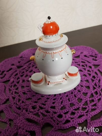 Фарфор. Самовар с чайником и чашками