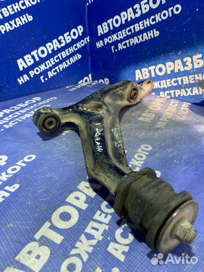 Передний правый рычаг Honda Domani седан 1998