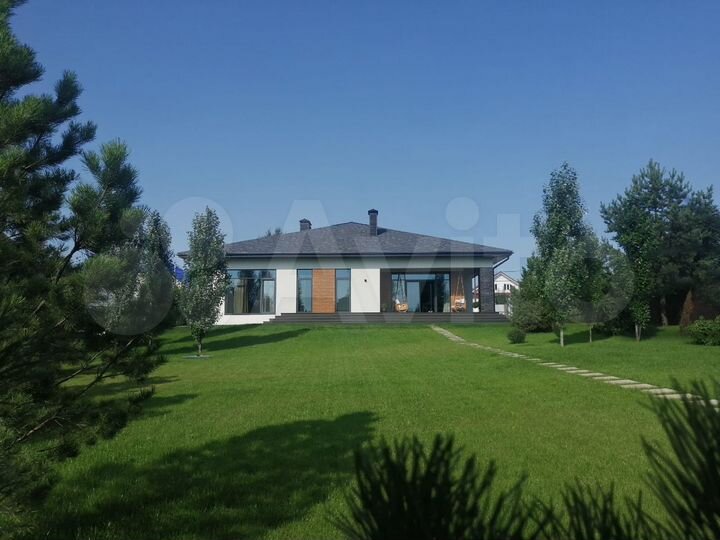 Коттедж 260 м² на участке 20 сот.