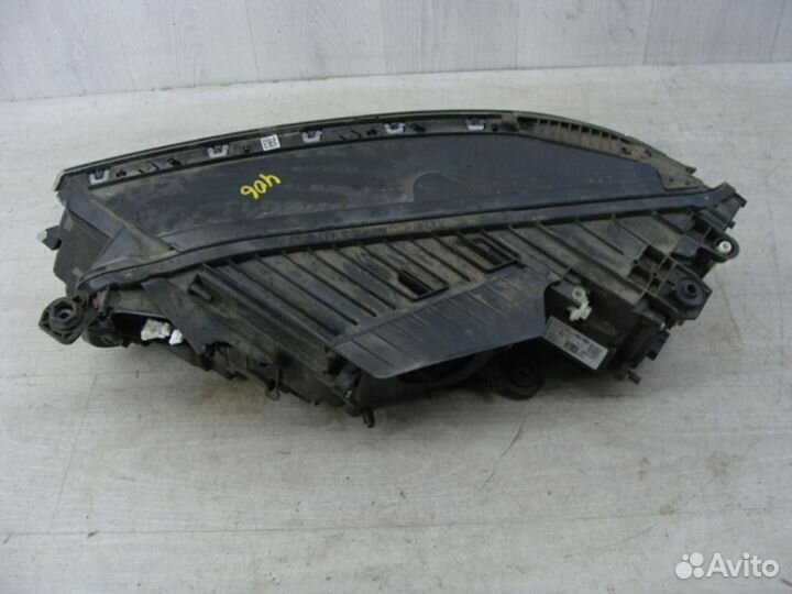 Фара правая Volkswagen Touareg