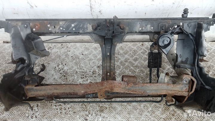 Панель передняя/телевизор (элемент) Nissan Navara