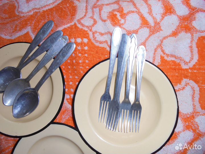 Эмалированная тарелка, кружка