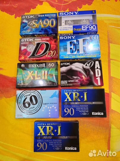Лот запечатаных аудиокассет