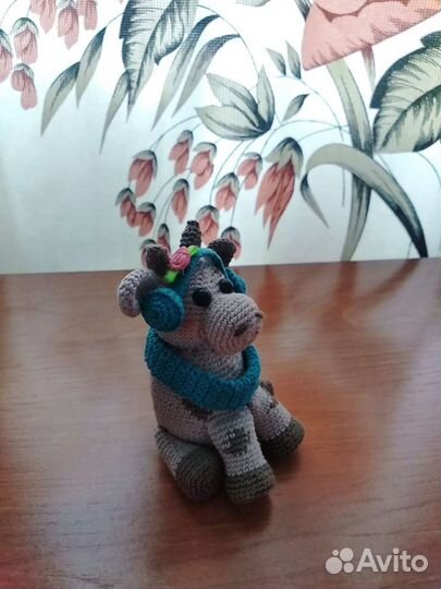 Игрушка корова вязаная