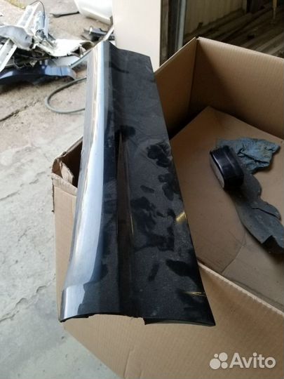 Накладка задней левой двери Audi q5 2017 гв