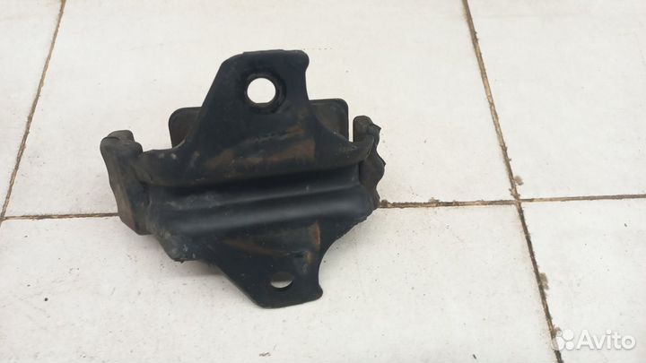 Опора двигателя правая Hi Lux 2015