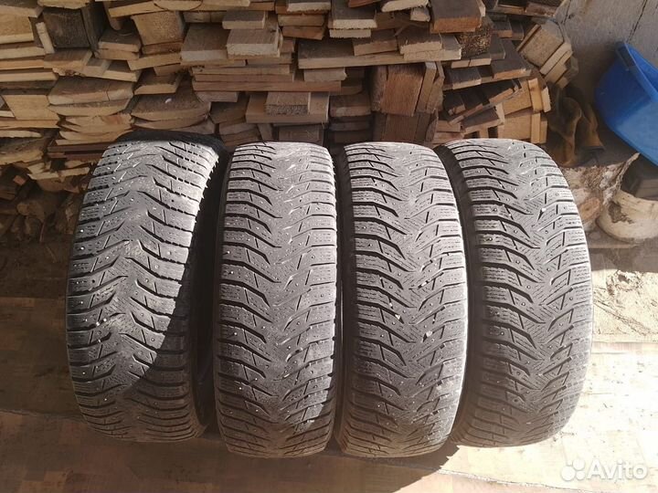 Kumho WinterCraft Ice WI31 215/65 R16