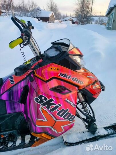 Снегоход BRP Ski-Doo Summit XM 154 800R