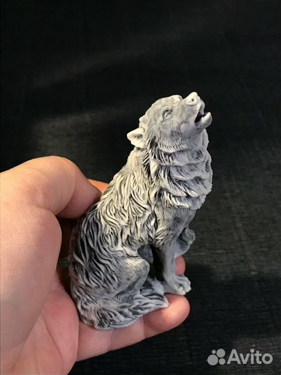 Статуэтка Волк мраморная крошка (литьевой мрамор)