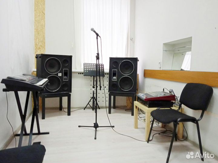 Комнаты для занятий вокалом и барабанные комнаты
