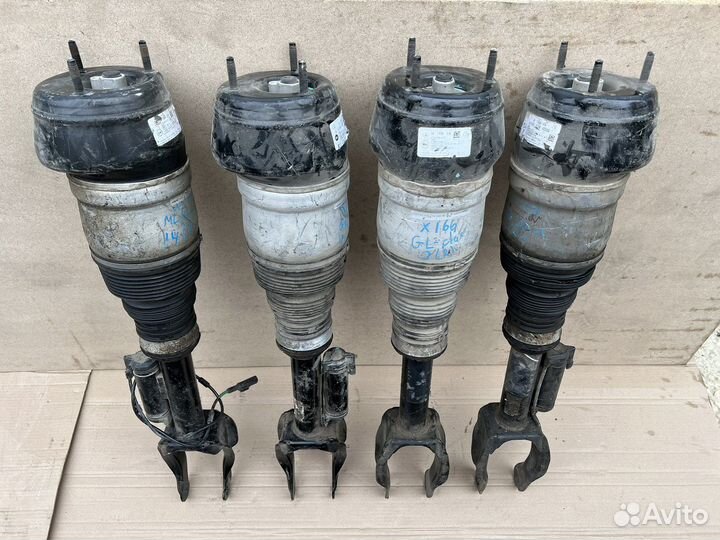 Пневмостойка передняя правая на Mercedes ML GL