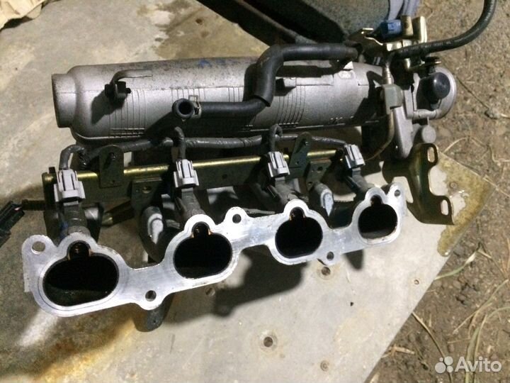 Дроссельная заслонка в сборе с коллектором