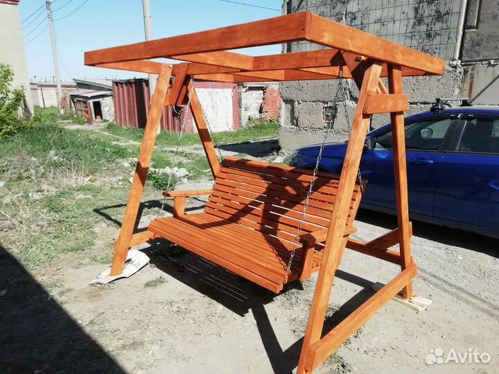 Качели из дерева для дома и сада