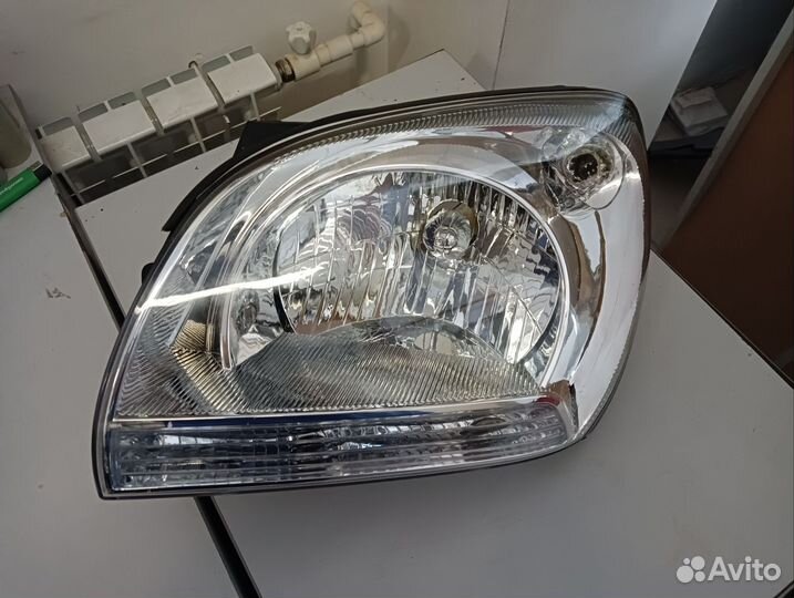Фара левая Kia Sportage 2004-2010 20b7460015b3
