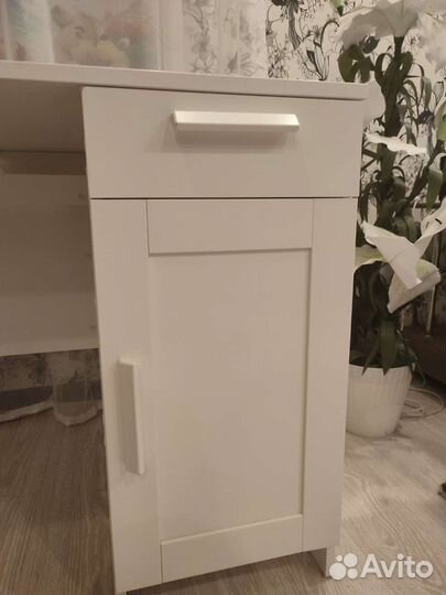 Письменный стол IKEA белый