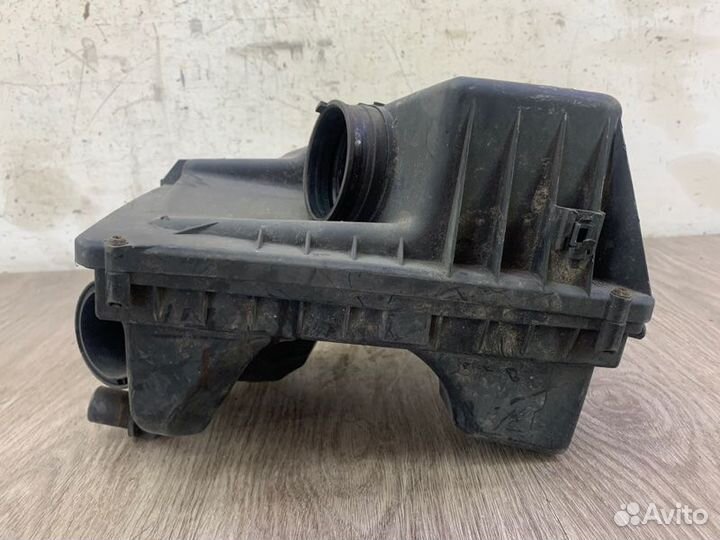 Корпус воздушного фильтра Opel Zafira B Z19DT