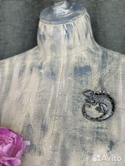 Костюмная анималистическая брошь