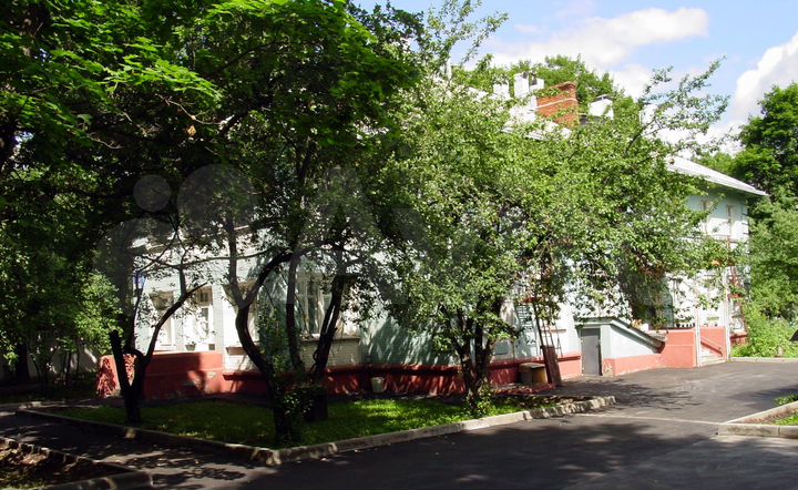 Особняк 560м2 с парковкой в свао