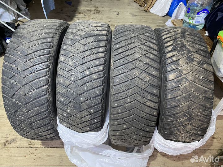 Goodyear UltraGrip Ice Arctic SUV 215/60 R17