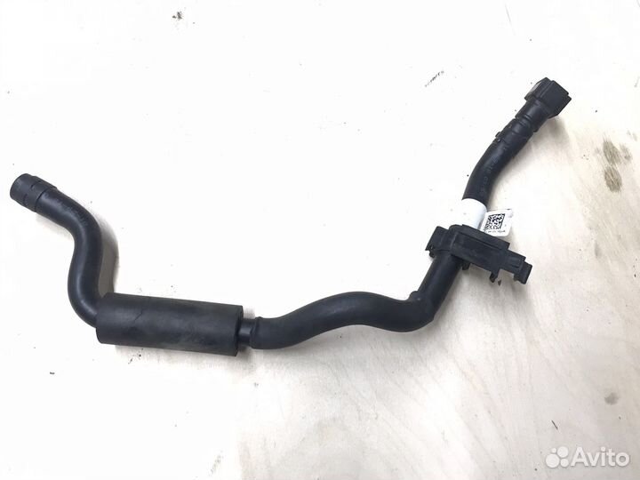 Патрубок вентиляции бака Passat B8