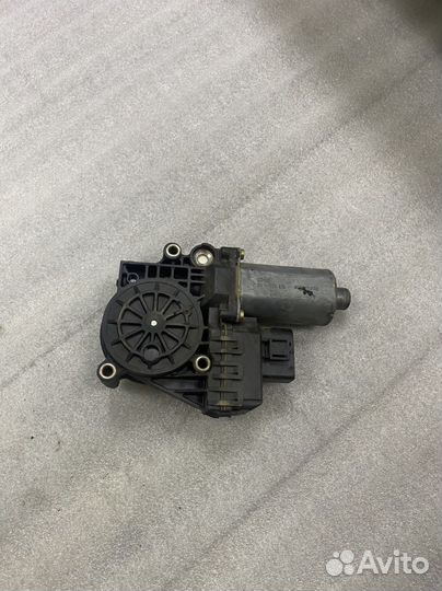 Мотор стеклоподъемника передний правый Ауди А4 Б5