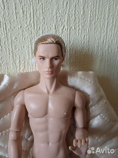 Milo Montez Beach Date