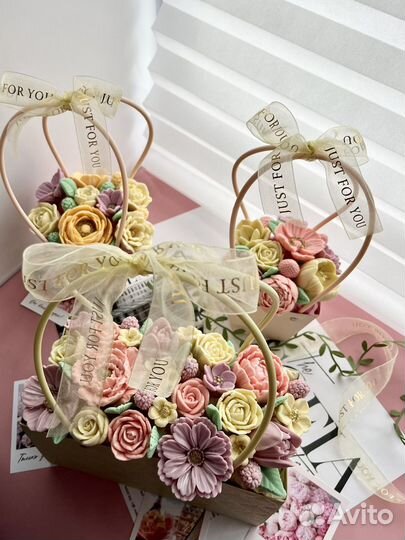 Шоколадный букет в корзинке, букет из шоколада