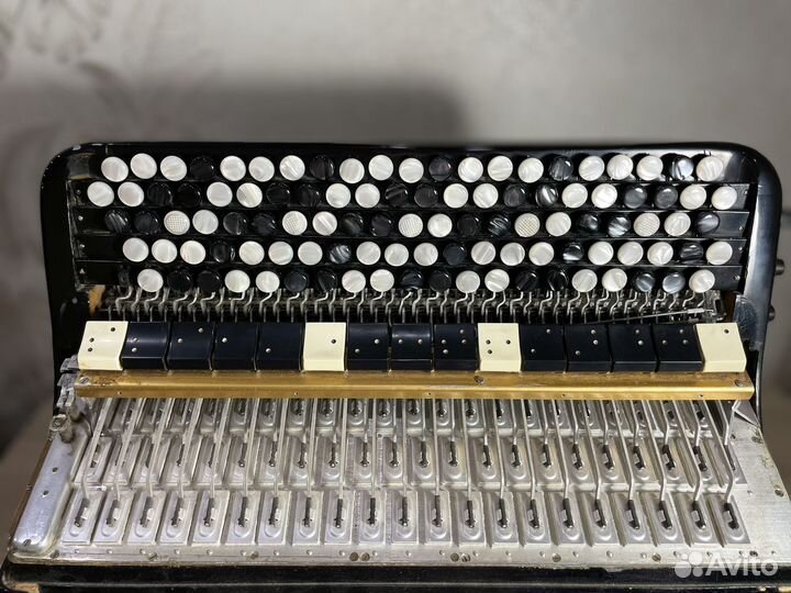 Аккордеоны, гармони, баяны