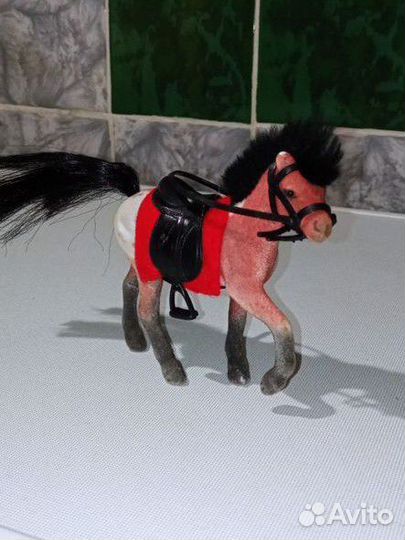 Кобыла в сбруе